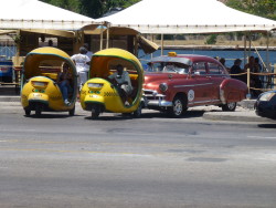 24_Havana_taxis_1